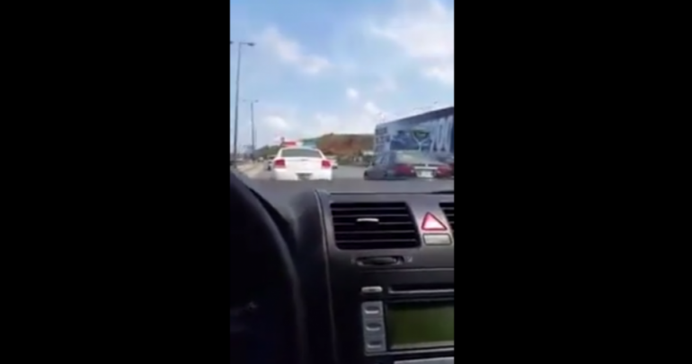 قانون على مين.. فيديو لسيارة شرطة مخالفة في لبنان !